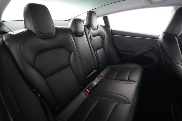 2025 Tesla Model 3 — photo 4 of 21
