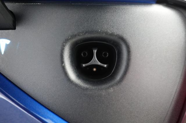 2025 Tesla Model 3 — photo 8 of 21