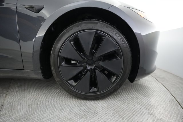 2025 Tesla Model 3 — photo 16 of 22