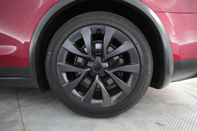 2023 Tesla Model X — photo 7 of 24