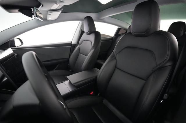 2025 Tesla Model 3 — photo 3 of 21
