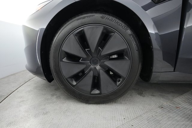 2025 Tesla Model 3 — photo 15 of 21