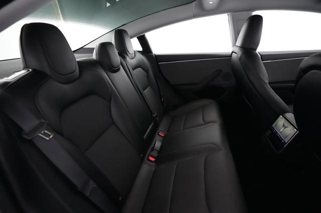 2025 Tesla Model 3 — photo 4 of 21