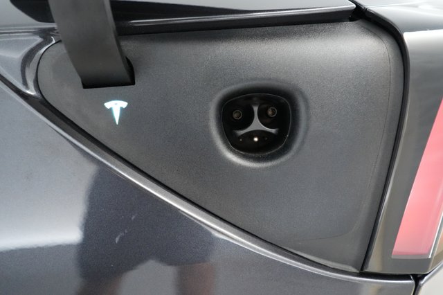 2025 Tesla Model 3 — photo 8 of 21