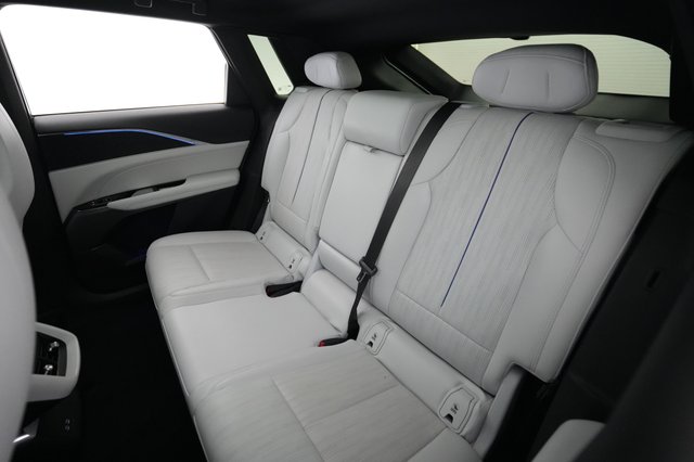 2024 Cadillac Lyriq — photo 19 of 21