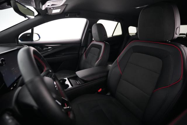 2024 Chevrolet Blazer EV — photo 3 of 20