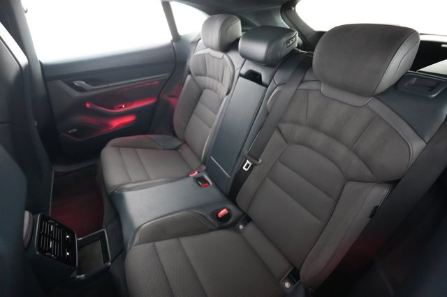 2022 Porsche Taycan — photo 19 of 27