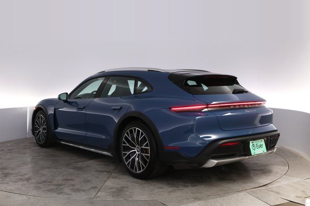 2022 Porsche Taycan — photo 13 of 27