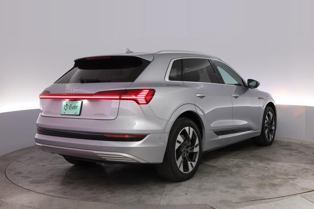 2023 Audi e-tron — photo 2 of 25
