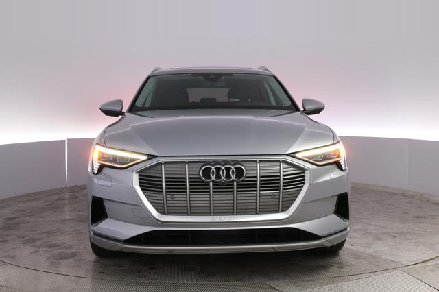 2023 Audi e-tron — photo 9 of 25