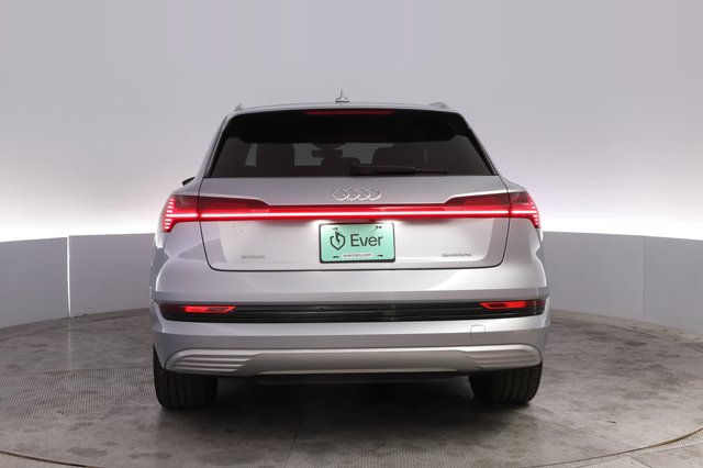 2023 Audi e-tron — photo 12 of 25