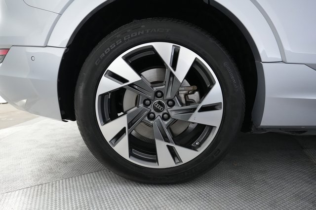 2023 Audi e-tron — photo 17 of 25