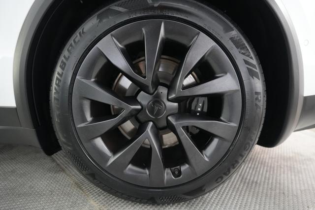 2023 Tesla Model X — photo 7 of 26