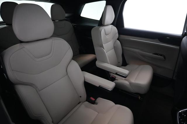2025 Volvo EX90 — photo 4 of 21