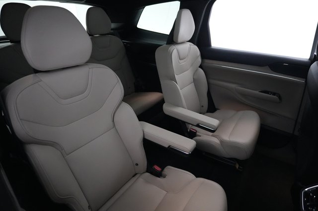 2025 Volvo EX90 — photo 4 of 21