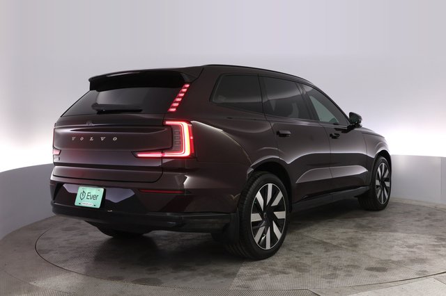 2025 Volvo EX90 — photo 2 of 21