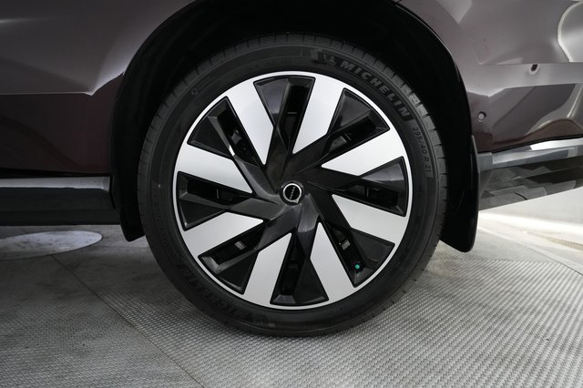 2025 Volvo EX90 — photo 7 of 21