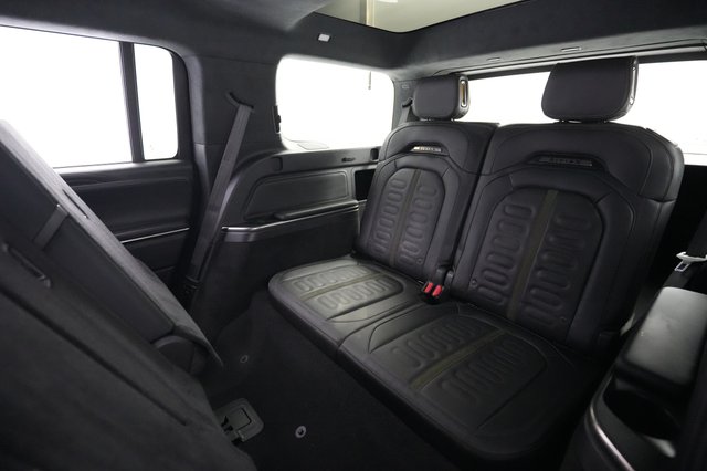 2025 Rivian R1S — photo 20 of 24