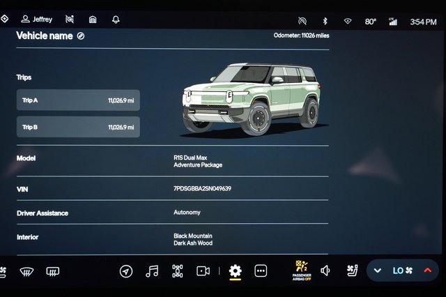 2025 Rivian R1S — photo 5 of 24