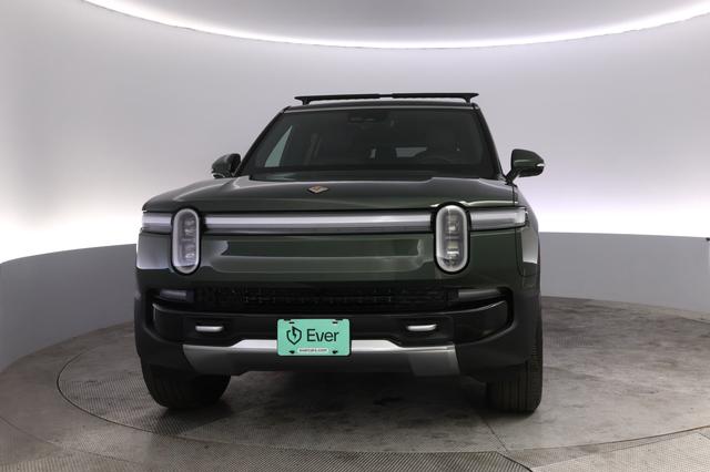 2025 Rivian R1S — photo 9 of 24