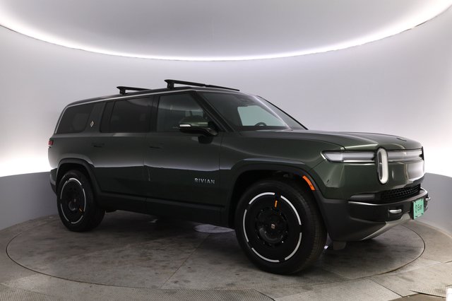 2025 Rivian R1S — photo 11 of 24