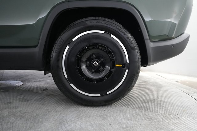 2025 Rivian R1S — photo 7 of 24