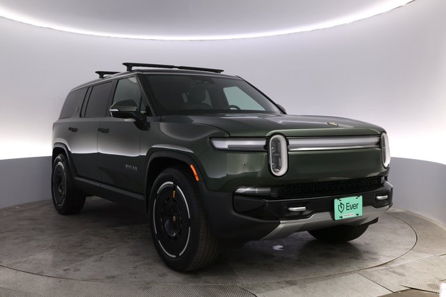 2025 Rivian R1S — photo 10 of 24