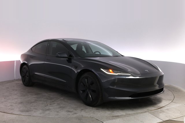 2025 Tesla Model 3 — photo 10 of 21