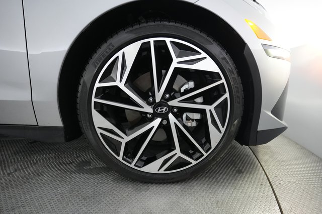 2023 Hyundai IONIQ 6 — photo 16 of 25