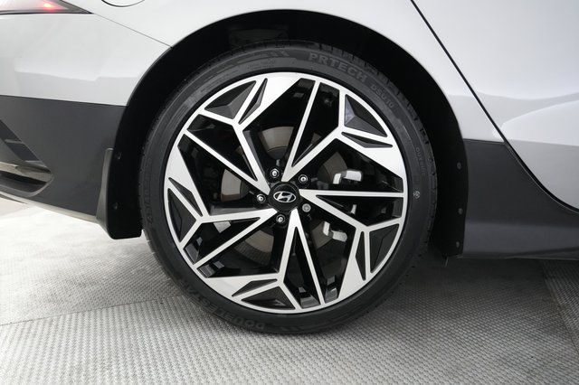 2023 Hyundai IONIQ 6 — photo 17 of 25