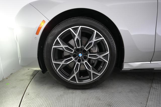 2023 BMW i7 — photo 7 of 20
