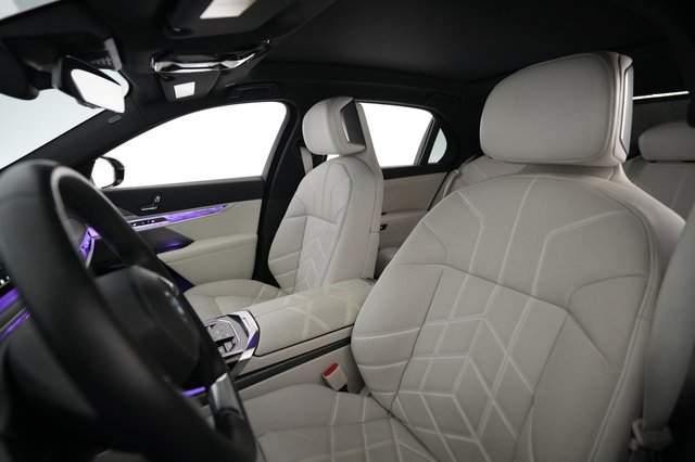 2023 BMW i7 — photo 3 of 20