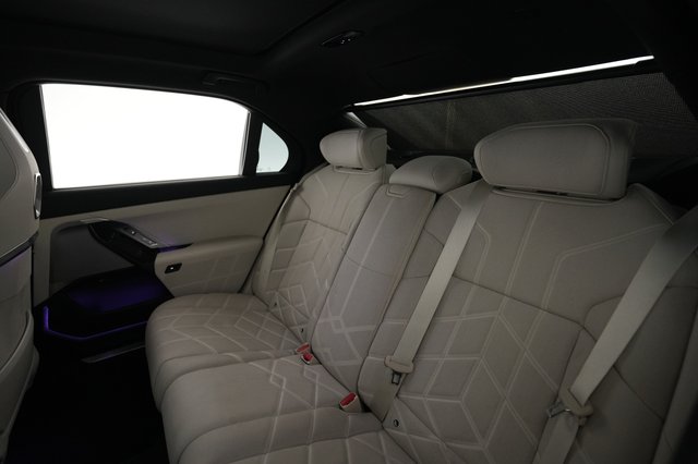 2023 BMW i7 — photo 19 of 20