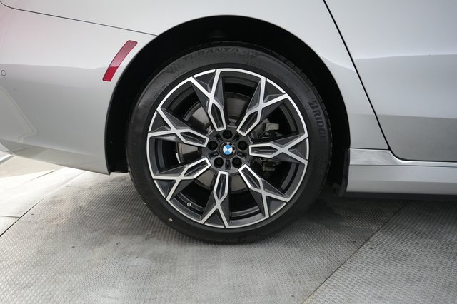 2023 BMW i7 — photo 17 of 20