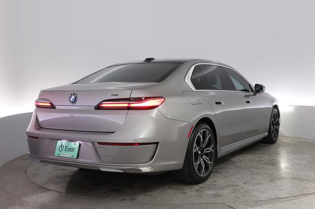2023 BMW i7 — photo 2 of 20
