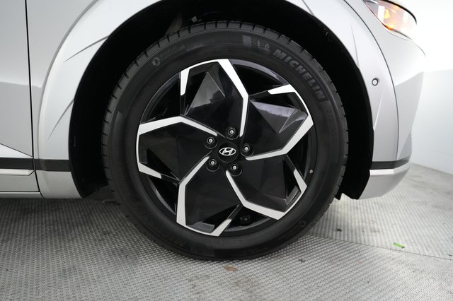 2024 Hyundai IONIQ 5 — photo 16 of 25