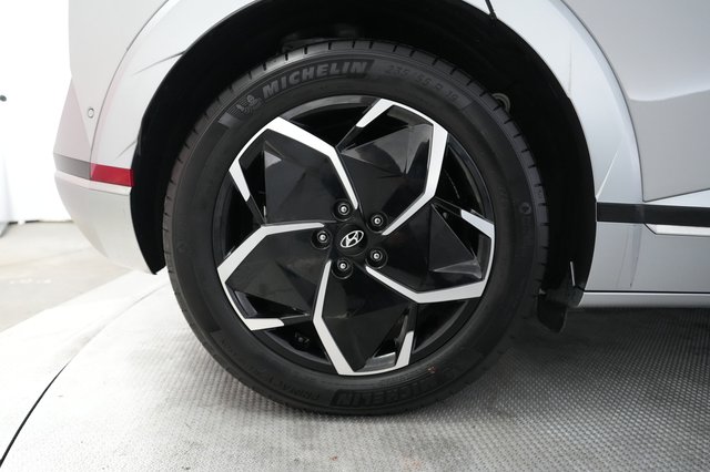2024 Hyundai IONIQ 5 — photo 17 of 25