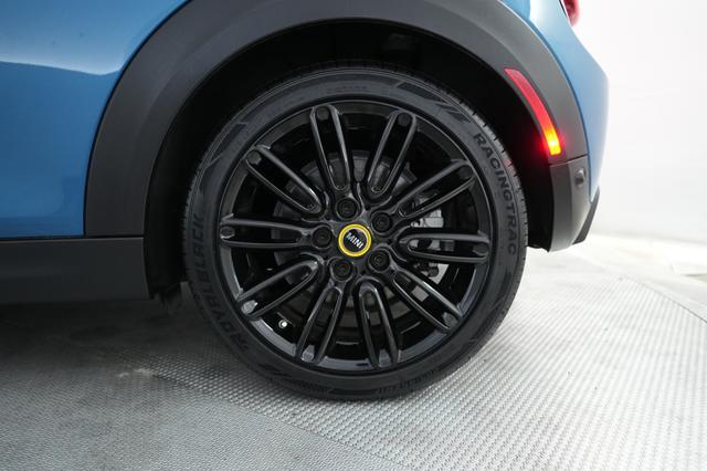 2023 MINI Cooper SE — photo 7 of 24
