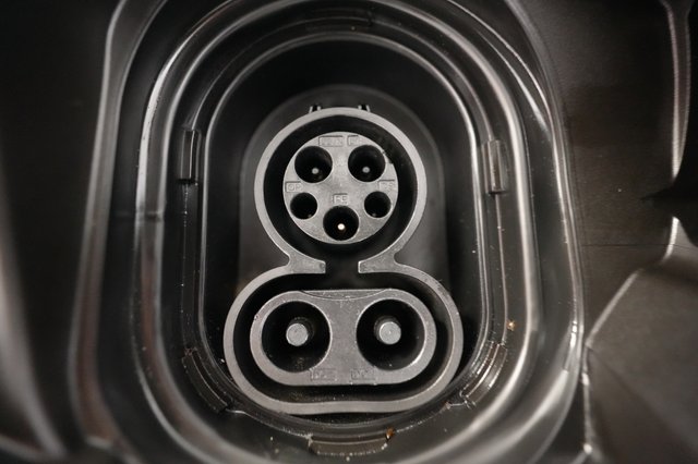 2023 MINI Cooper SE — photo 8 of 24