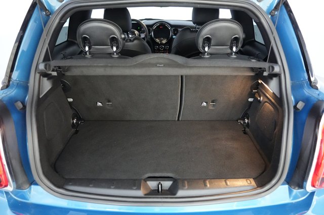 2023 MINI Cooper SE — photo 6 of 24
