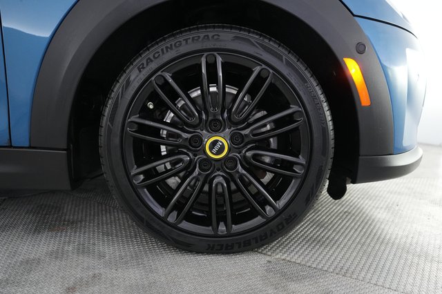 2023 MINI Cooper SE — photo 16 of 24