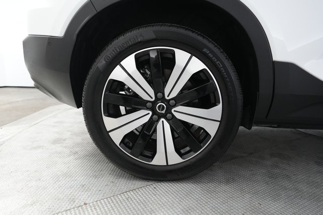 2023 Volvo XC40 Recharge — photo 17 of 27