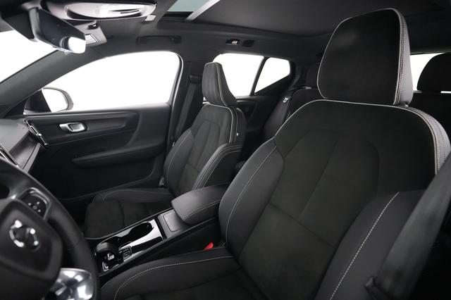 2023 Volvo XC40 Recharge — photo 3 of 27