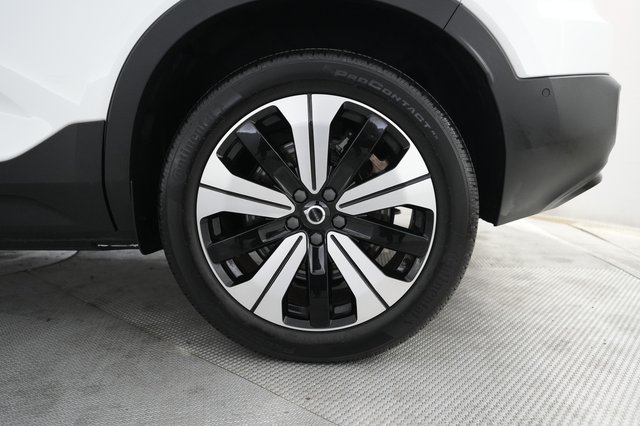 2023 Volvo XC40 Recharge — photo 7 of 27
