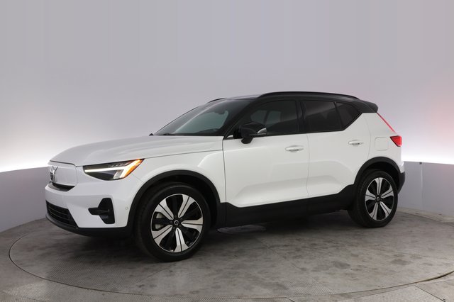 2023 Volvo XC40 Recharge — photo 14 of 27