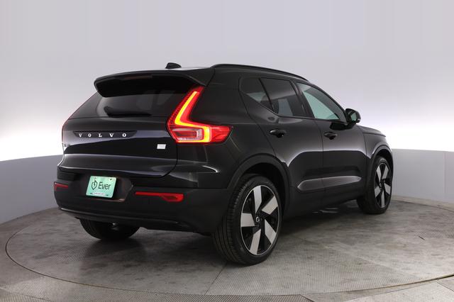 2023 Volvo XC40 Recharge — photo 2 of 26