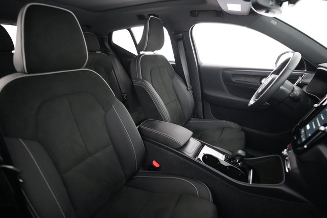 2023 Volvo XC40 Recharge — photo 18 of 26