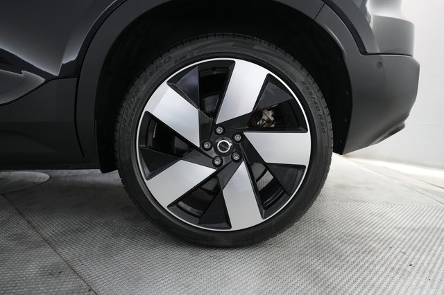 2023 Volvo XC40 Recharge — photo 7 of 26