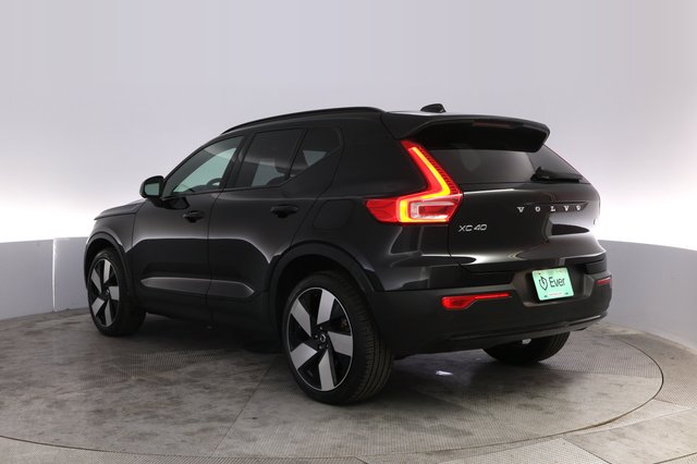 2023 Volvo XC40 Recharge — photo 13 of 26