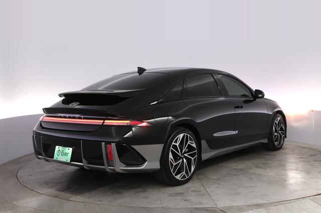 2024 Hyundai IONIQ 6 — photo 2 of 26
